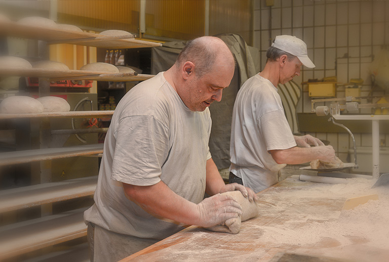 Aufarbeitung von Hand – Reichhardt Holzofenbäckerei